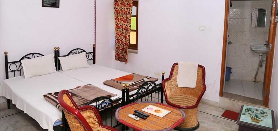 Hotel Ishwar Palace Udaipur